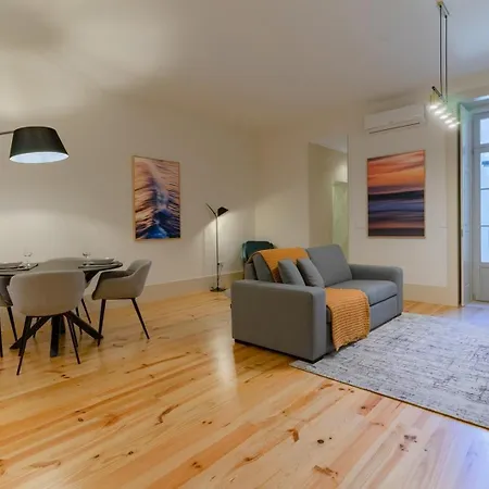 Spacious With Patio At Historic Center