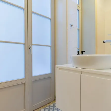 Campismo de Luxo Spacious With Patio At Historic Center Porto