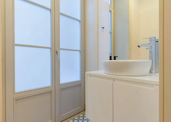 Daire Spacious With Patio At Historic Center Porto