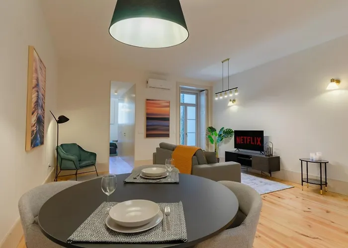 Spacious With Patio At Historic Center *