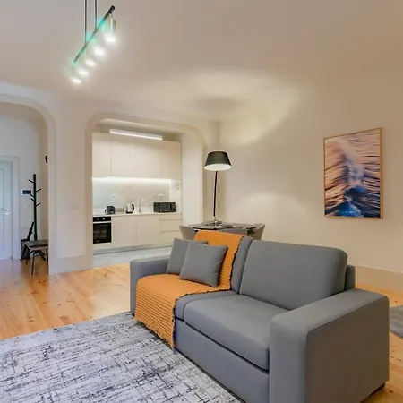 Spacious With Patio At Historic Center דירה