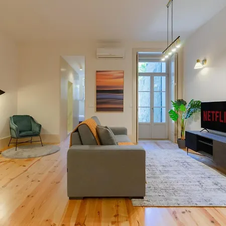 Spacious With Patio At Historic Center דירה