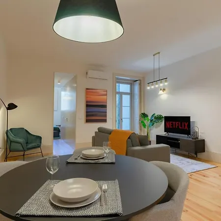 Spacious With Patio At Historic Center *