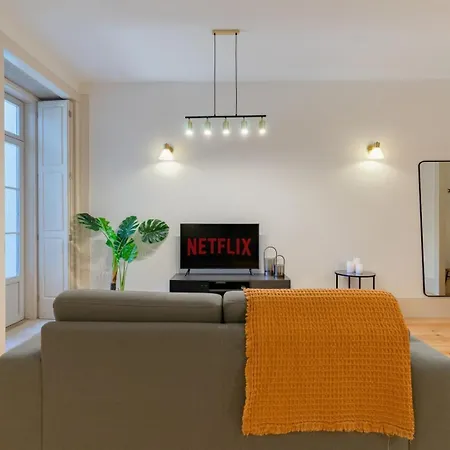 Spacious With Patio At Historic Center דירה