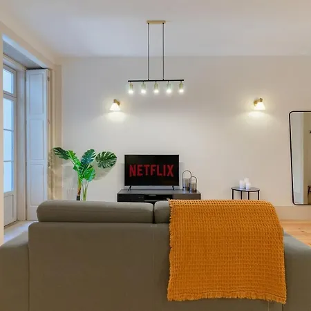 Apartament Spacious With Patio At Historic Center Porto