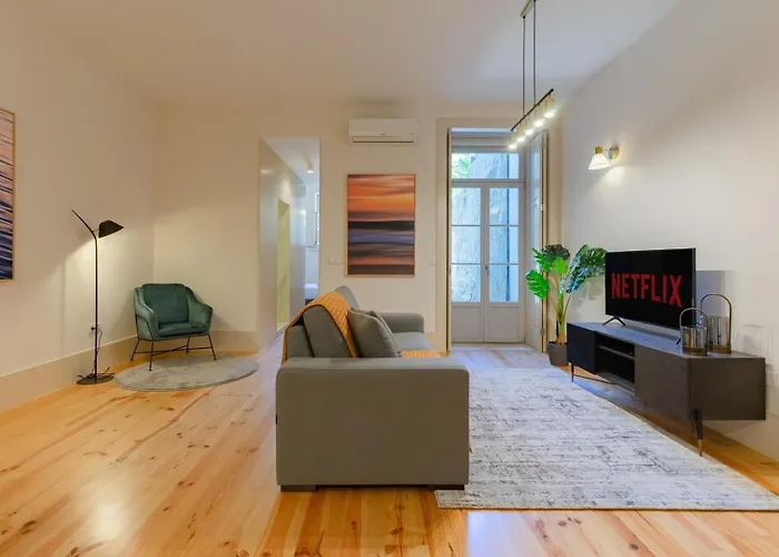 Spacious With Patio At Historic Center Appartamento