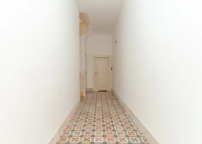 Spacious With Patio At Historic Center *