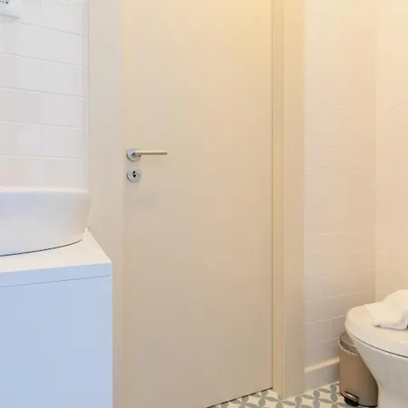 Spacious With Patio At Historic Center 아파트 *