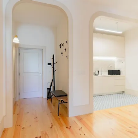 아파트 Spacious With Patio At Historic Center