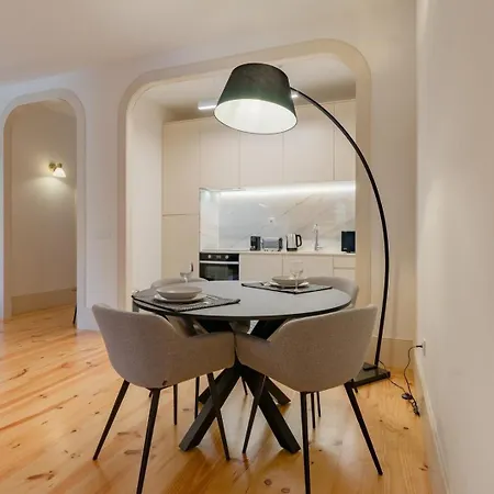 Spacious With Patio At Historic Center 포르투