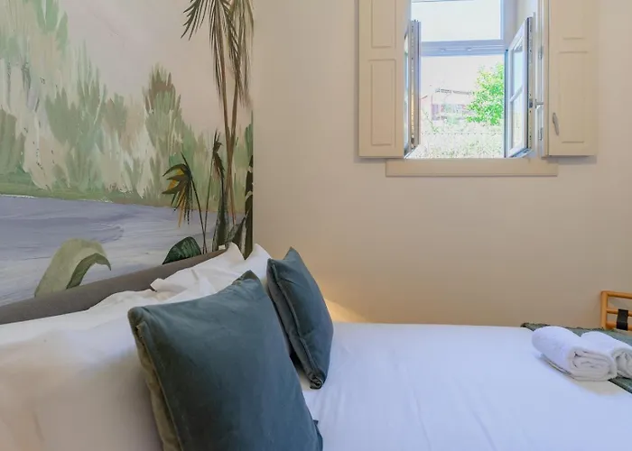 Spacious With Patio At Historic Center *