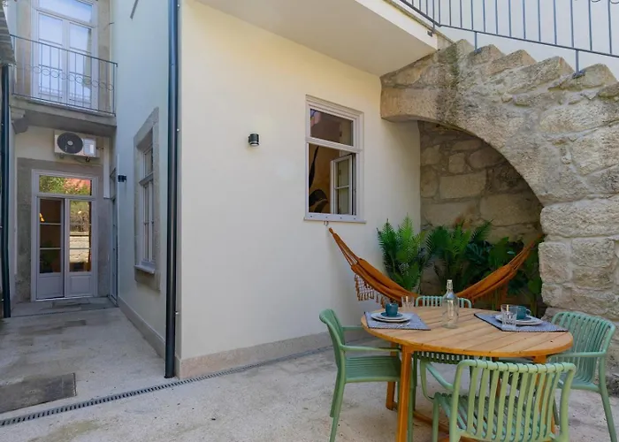 Spacious With Patio At Historic Center