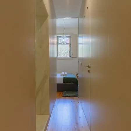 Spacious With Patio At Historic Center Apartment