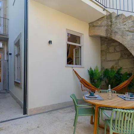 Spacious With Patio At Historic Center